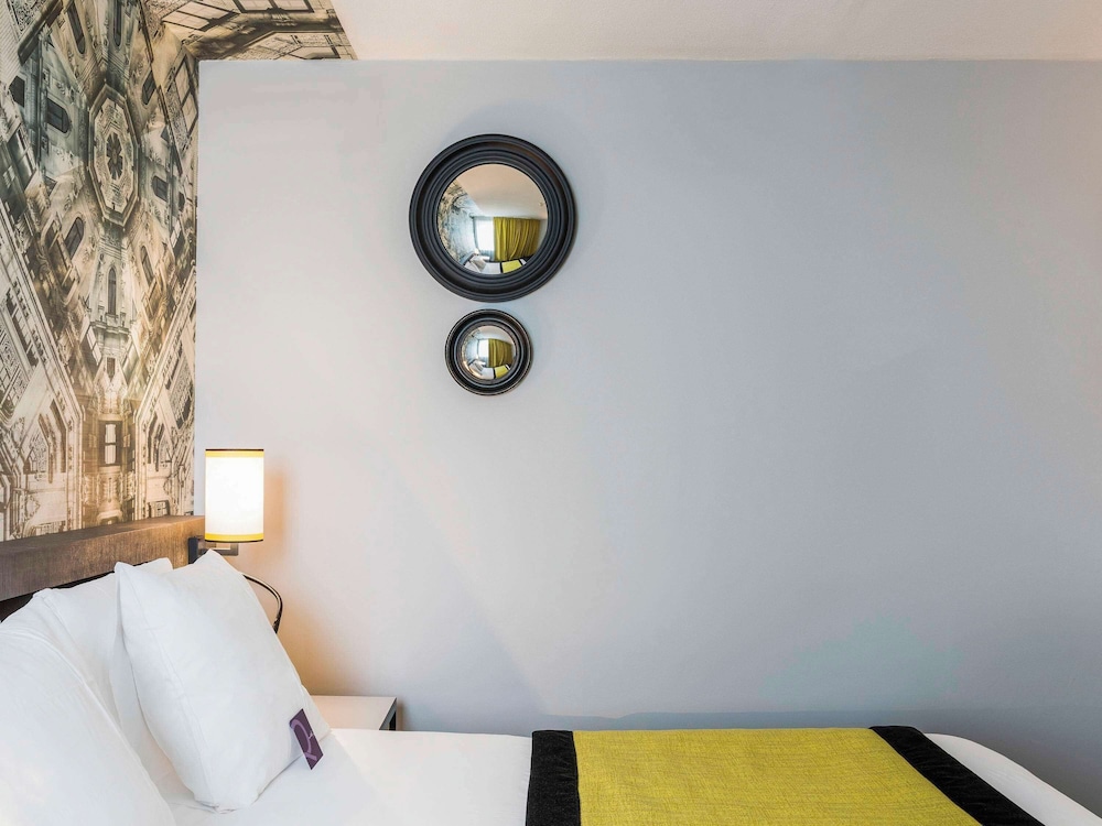 Suite with 1 double bed and twin beds - Photo 7