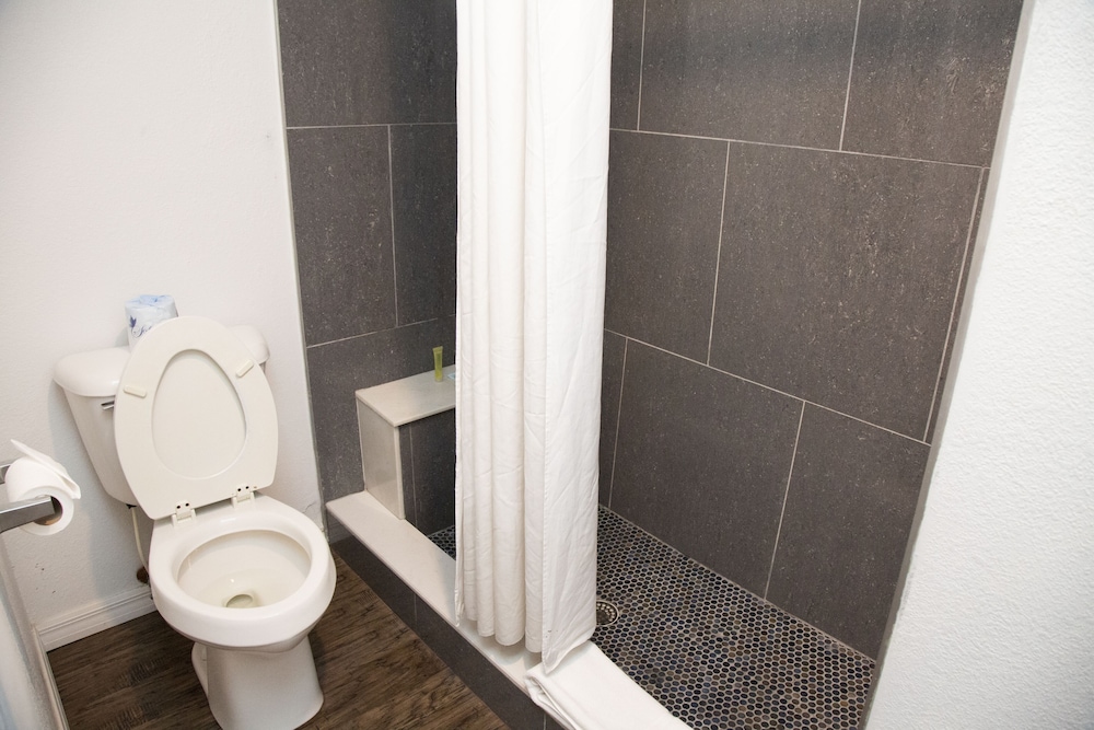 1 King Bed, Jetted Tub, Oceanfront - Photo 11