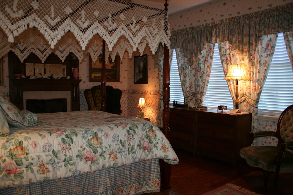 Panoramic Double Room, 1 Bedroom, Fireplace, Lake View Not Pet Friendly (Highwaymen Sunset) photo 1