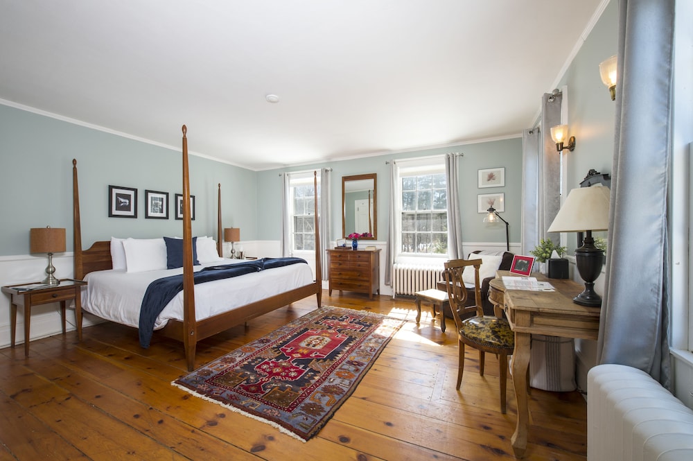 The Curtis Room, 1 King Bed photo 1