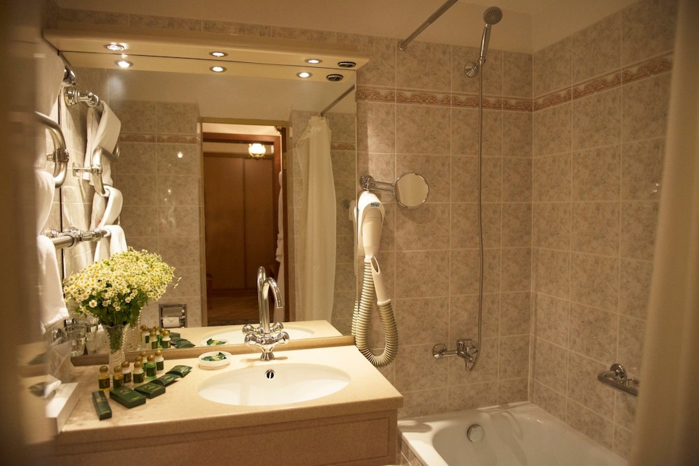 Deluxe Junior Suite photo 2