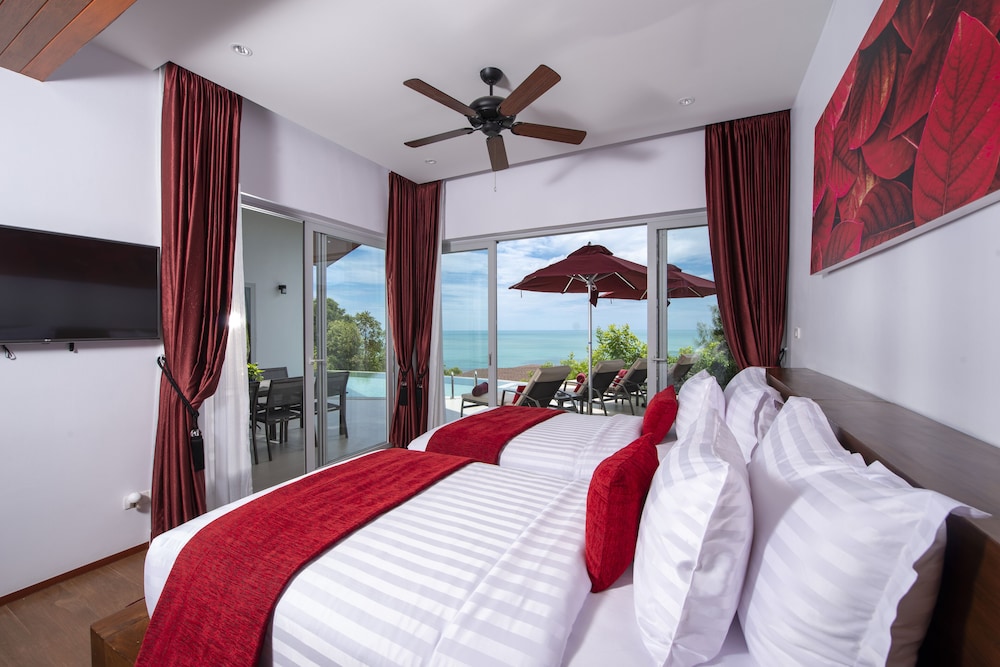 3-Bedroom Villa with Sea View photo 1