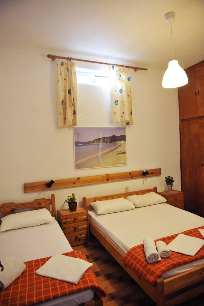 Basic Triple Room photo 1
