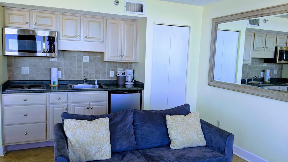 Deluxe Suite, 2 Double Beds with Sofabed - Photo 4