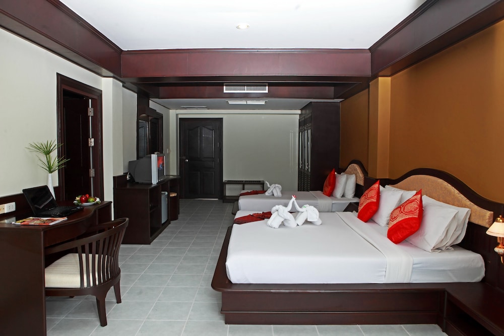 Family Quadruple Room - Photo 12