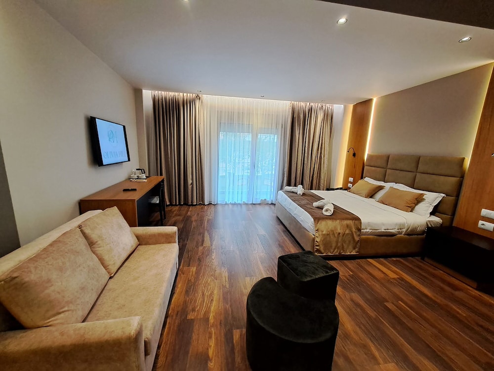 Suite with Garden View