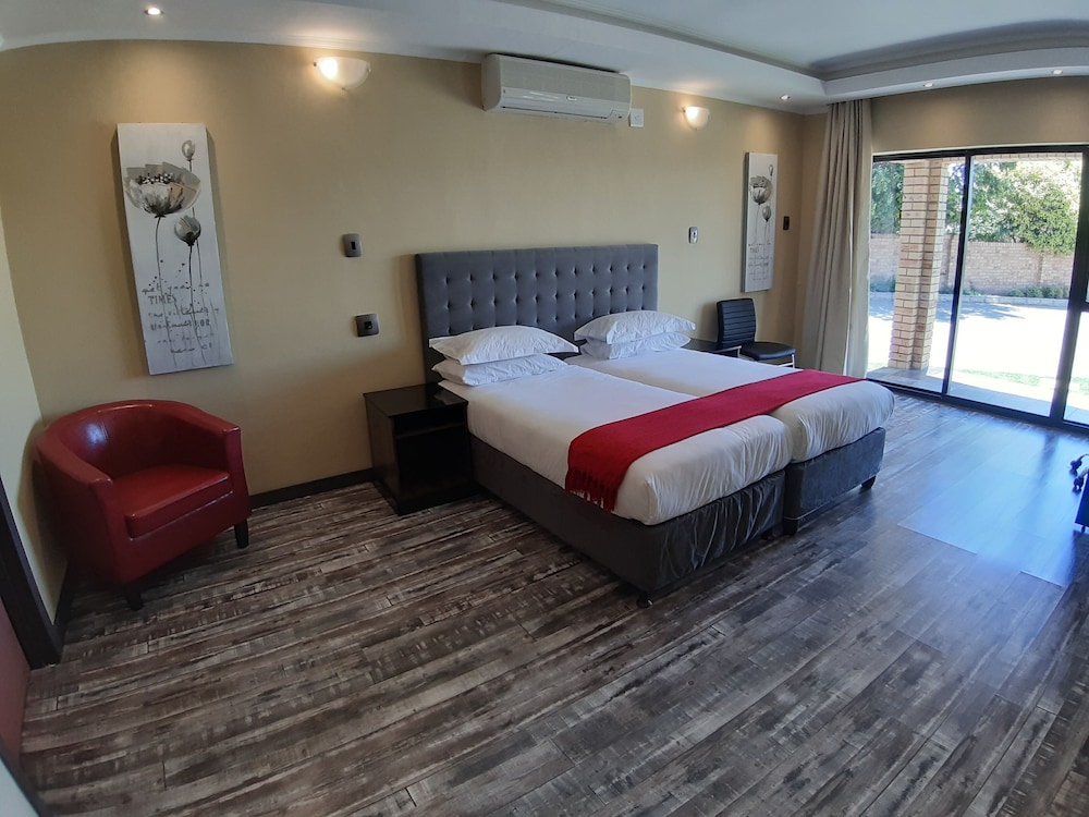 Twin Room - Photo 1