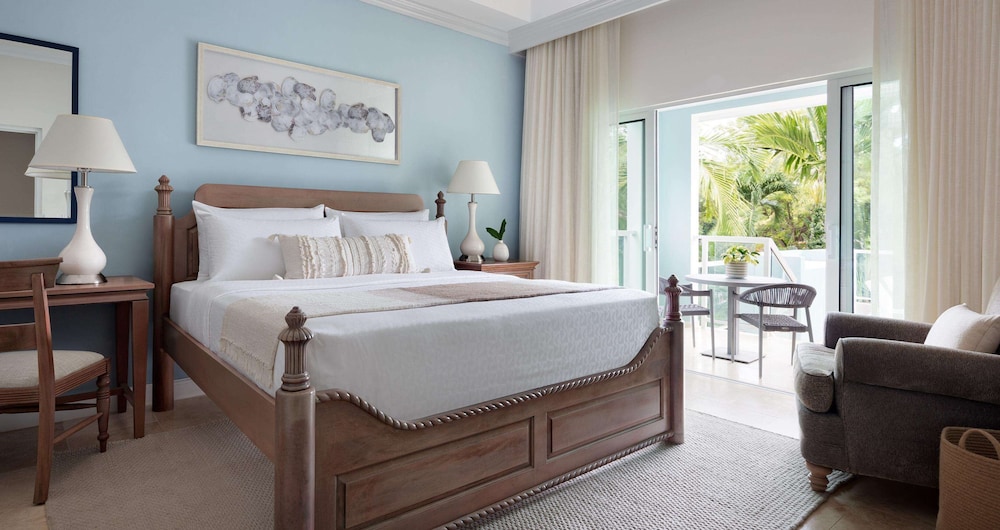 Villa (Poolside Club Level Room)