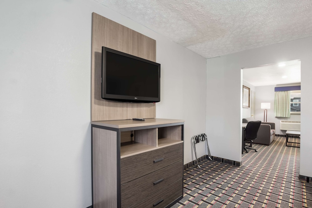 Suite, 2 Double Beds, Pets Not Allowed - Photo 6
