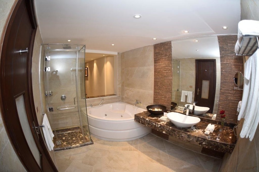 Executive Suite, Pool View photo 3