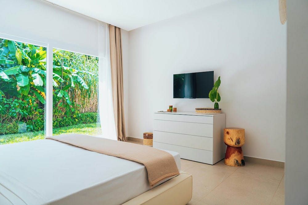Tropical Lake 02 Bedroom Family Villa photo 3