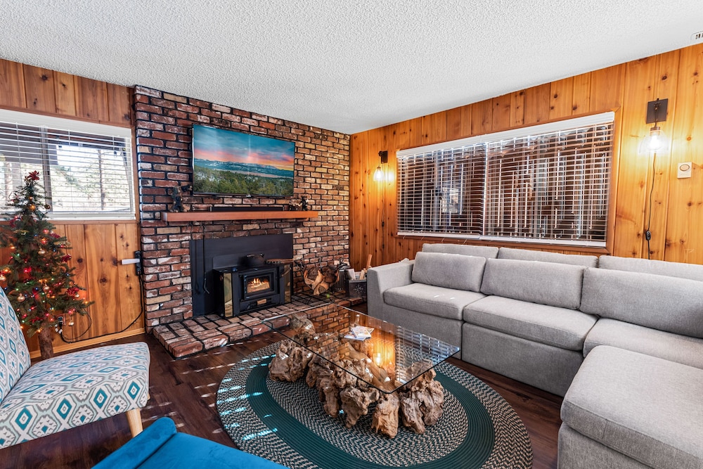 Cabin, Multiple Beds, Patio, Mountain View photo 1