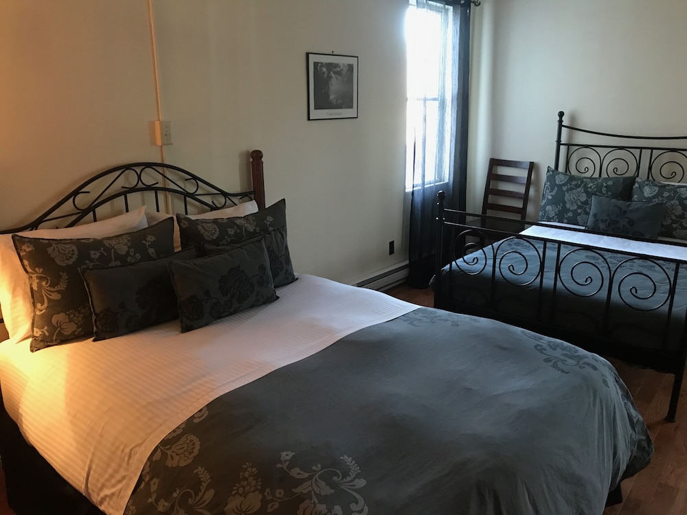 Deluxe Studio