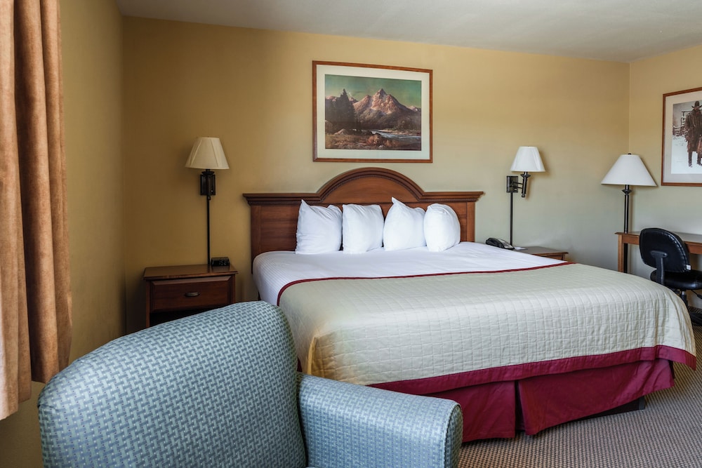 Suite, 1 King Bed, Non Smoking, Pets Not Allowed (1 Room) photo 2