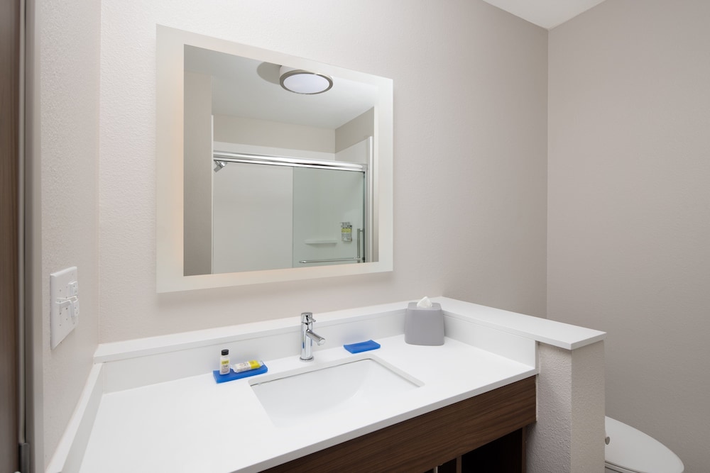 Suite, 1 King Bed, Accessible (Communications) - Photo 5