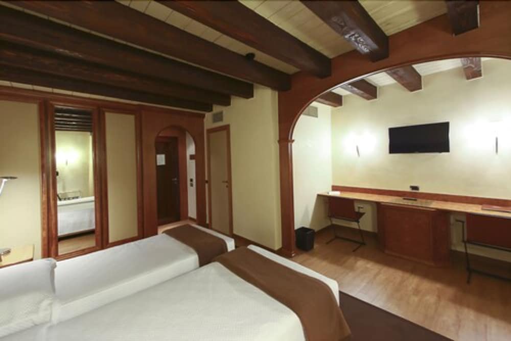 Room, 2 Twin Beds photo 3