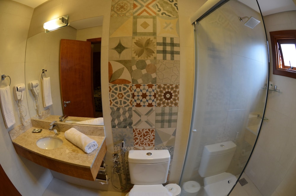 Deluxe Triple Room thumbnail 5