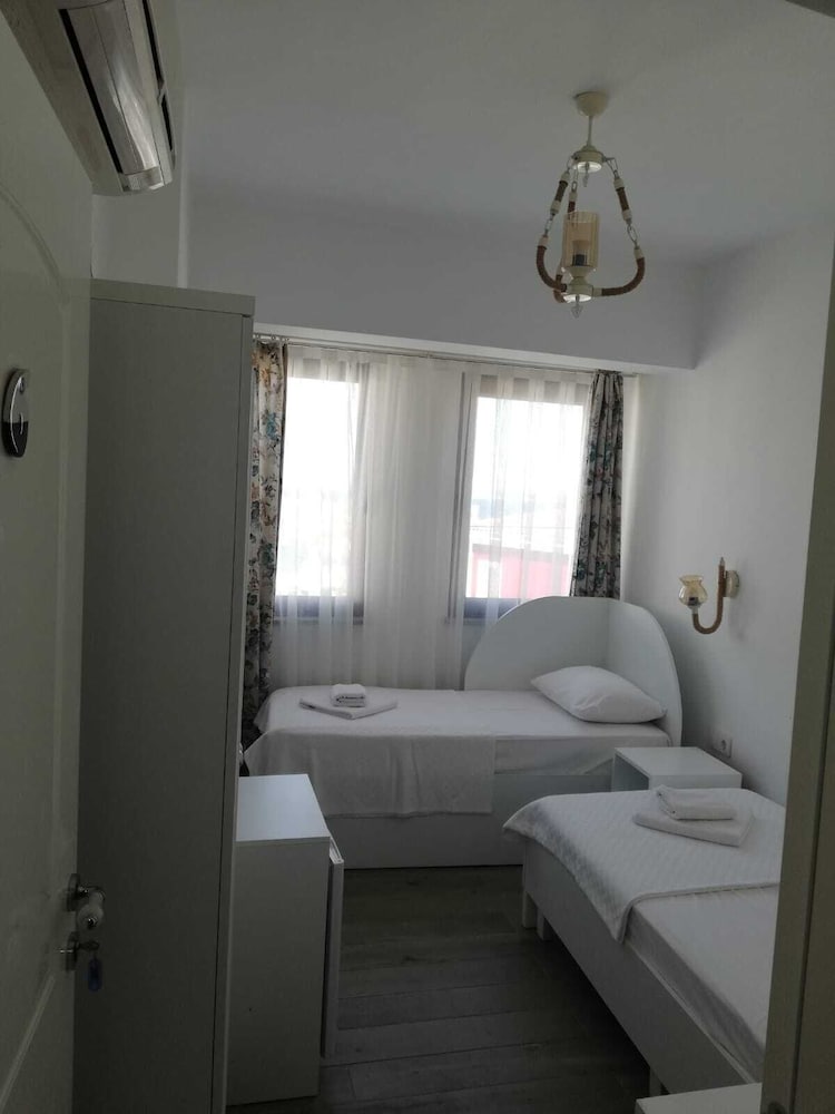 Twin Room, 2 Twin Beds photo 2