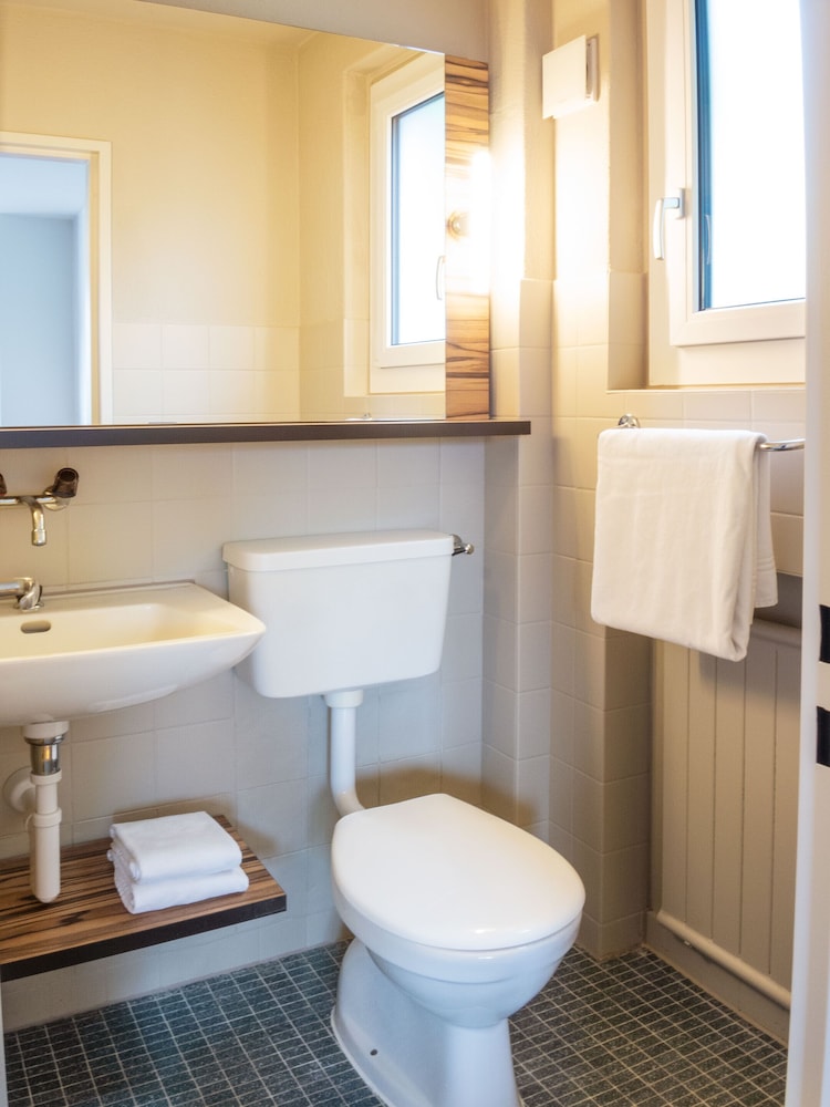 Classic Double or Twin Room - Photo 9