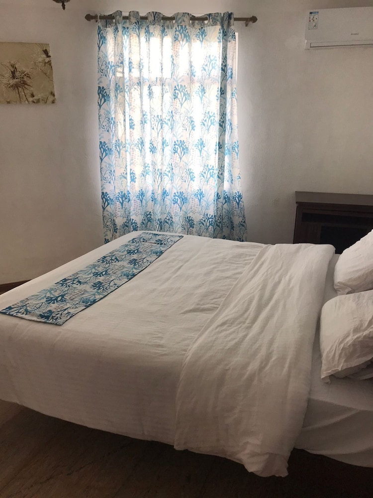 Basic Triple Room, Pool View