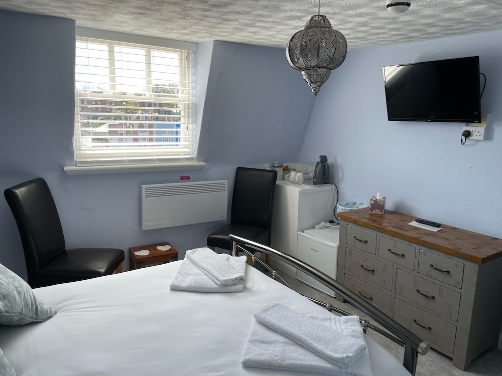 Standard Double Room, Ensuite, Harbor View (3rd flr cosy double rm 6) photo 2