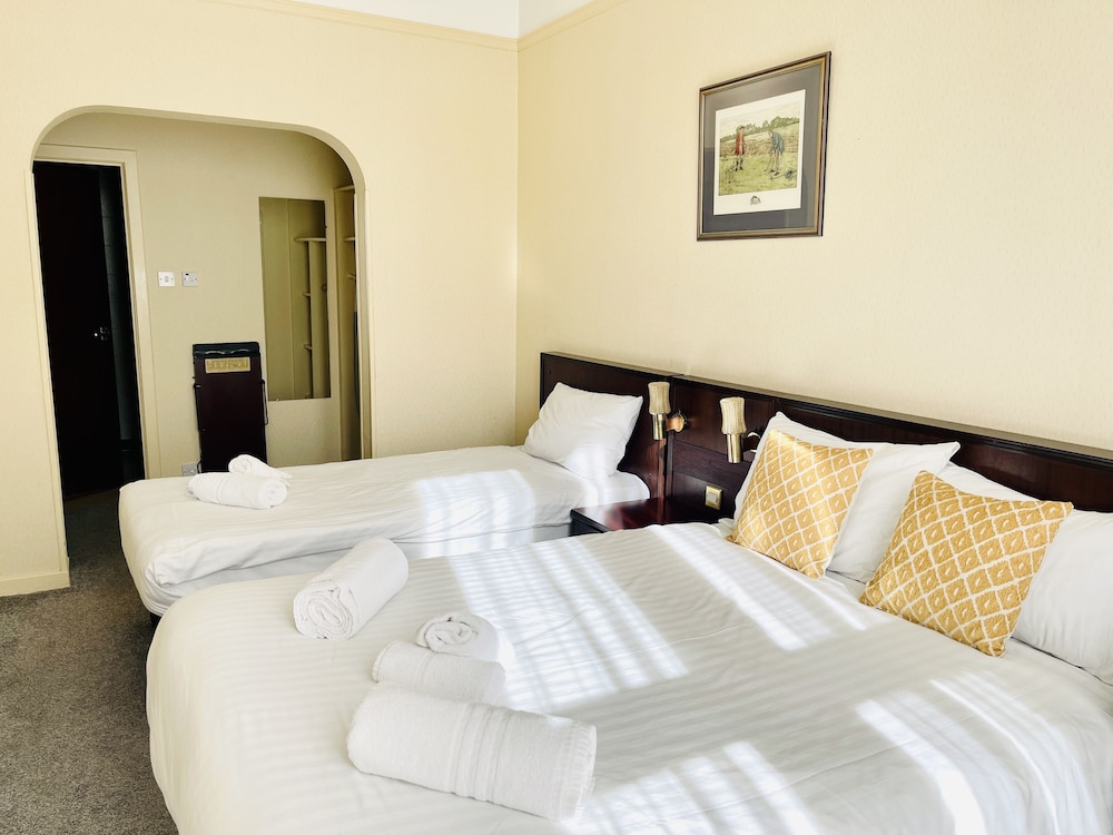 Economy Triple Room photo 1