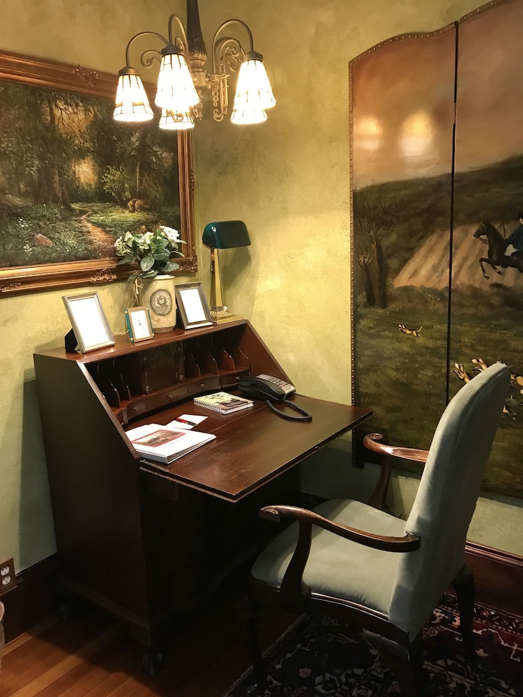 Room (Country Room)