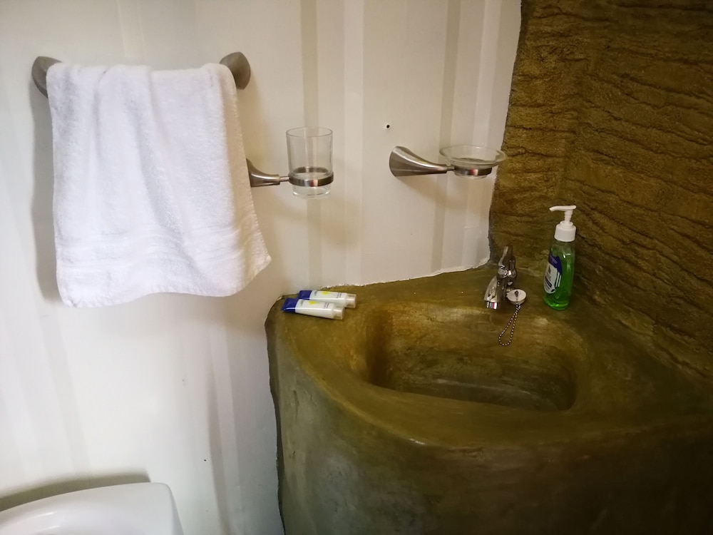 Deluxe Studio, 1 King Bed, Non Smoking, Mountain View photo 3