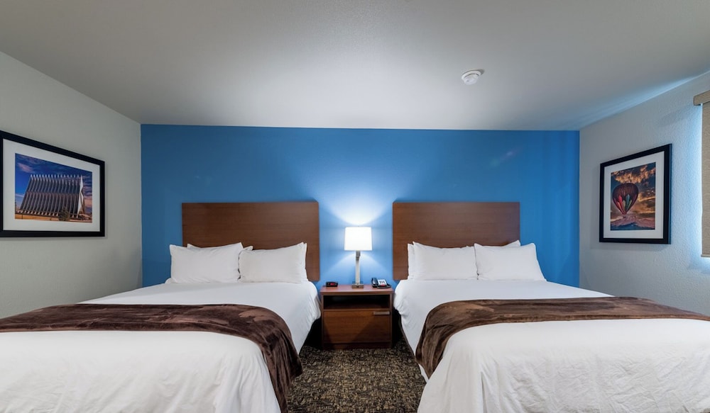 Room, 2 Queen Beds (Hearing Impaired with Recliner) photo 1