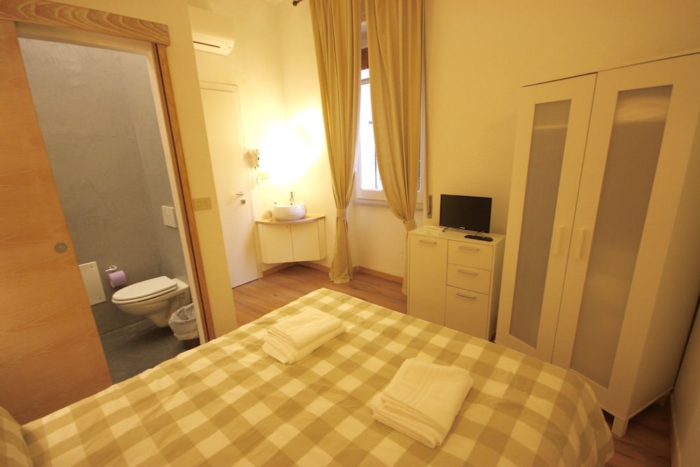 Double Room (Private External Bathroom)