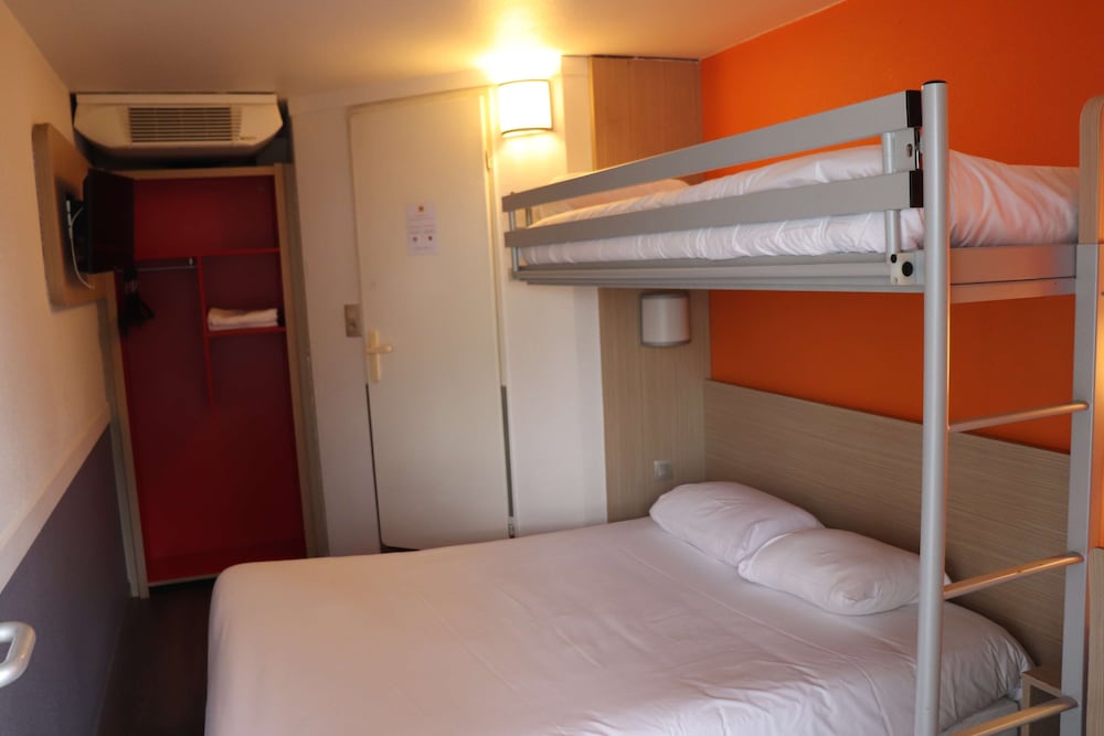 Standard Room, Multiple Beds (1 Double and 1 Single bed) - Photo 7