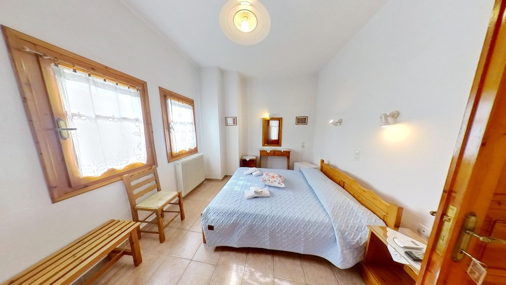 Basic Double Room, Balcony, Mountain View