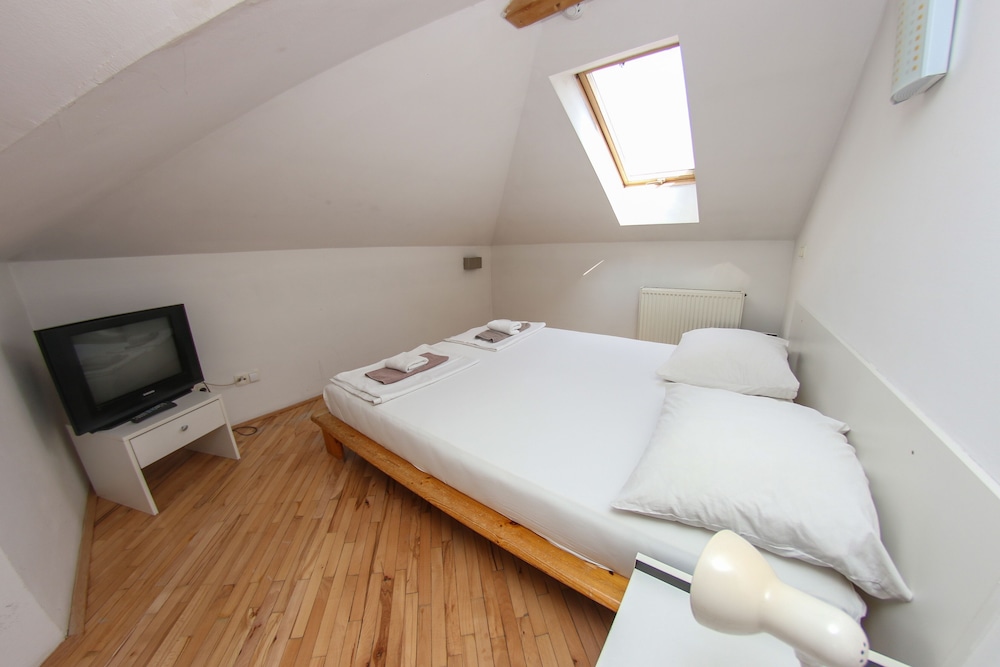 Economy Double Room, 1 Queen Bed, Garden View photo 3