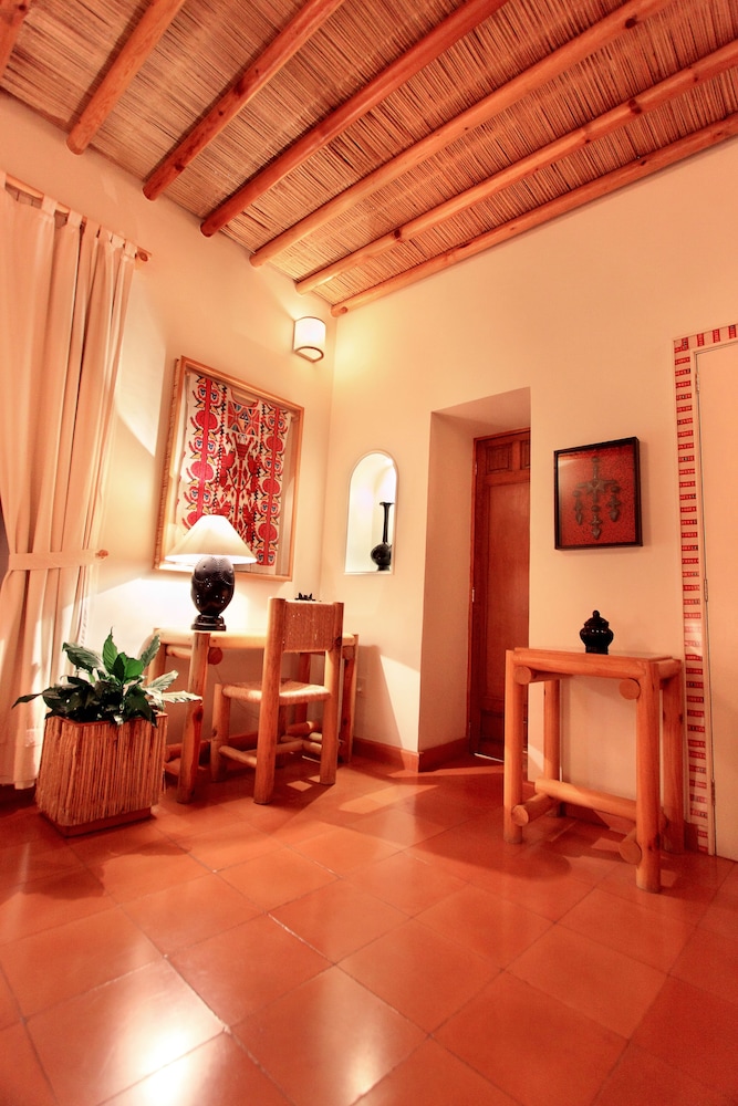 Deluxe Double Room - Photo 9