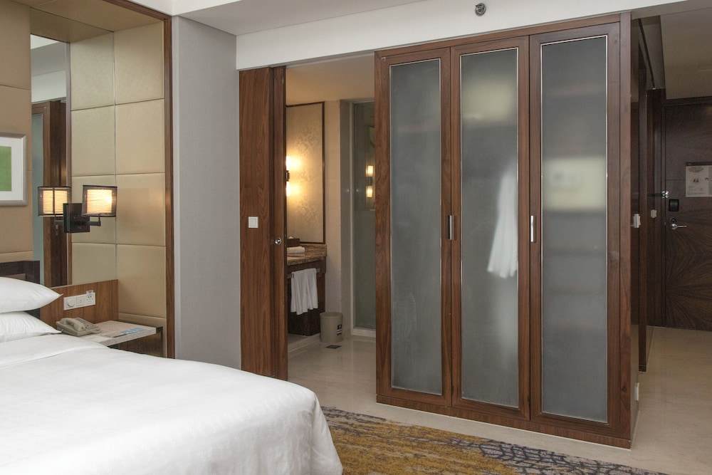 Premier Room, 1 King Bed