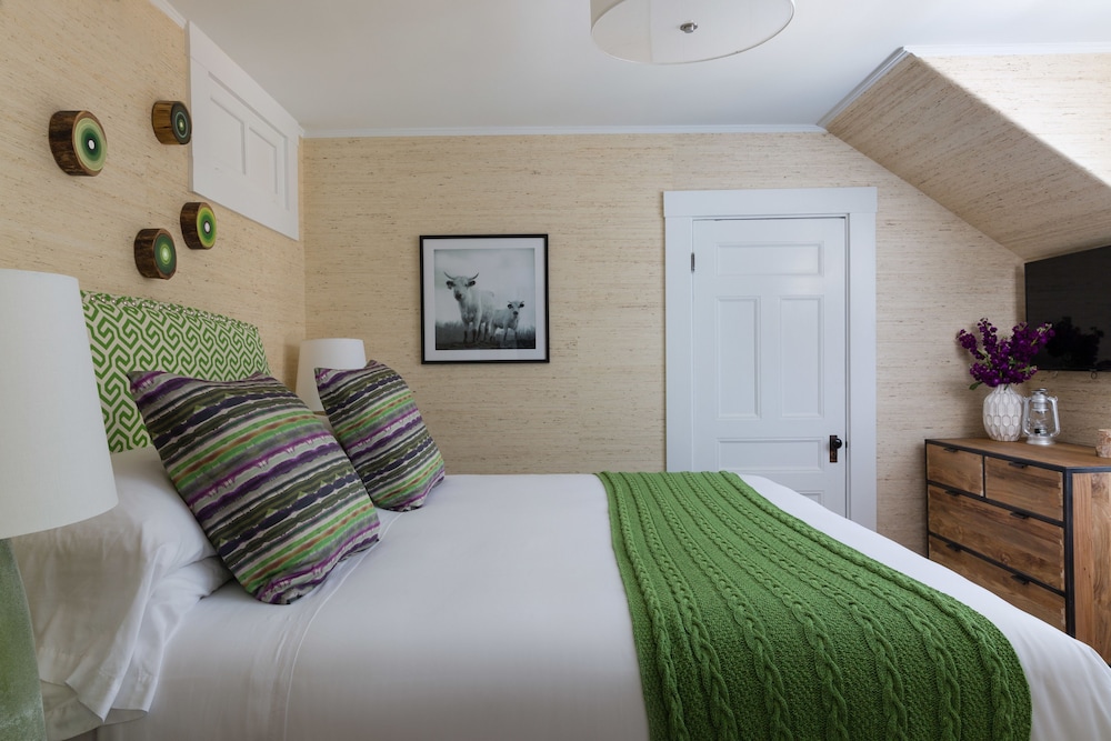 Deluxe Suite, 1 King Bed and Sofa Bed photo 1
