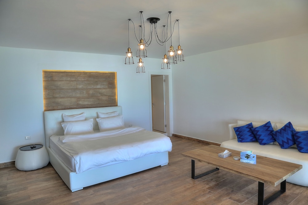 Deluxe Bungalow, Beachfront photo 2