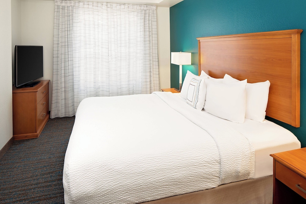 Suite, 1 Bedroom - Photo 1