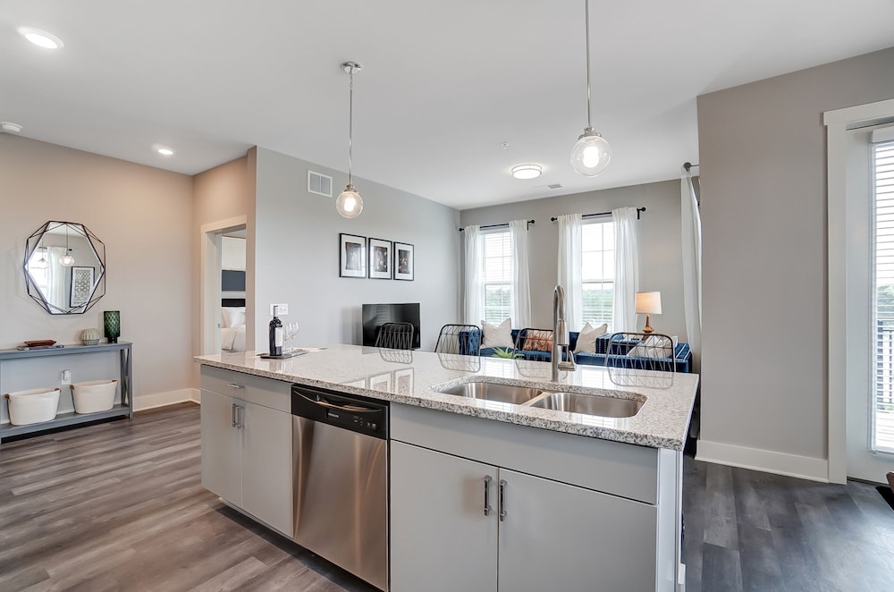 Opulent Corner 2BR Near OSU w Garage Parking, Zdjęcie 26