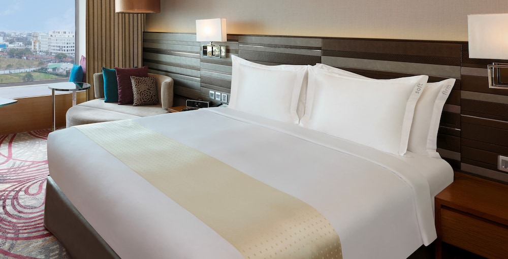 Standard Room, 1 King Bed, City View