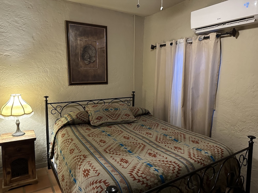 Room, 2 Queen Beds photo 2