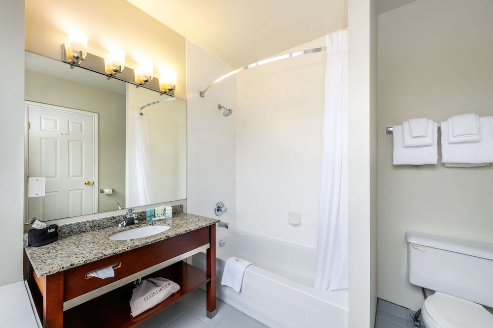 Suite, Multiple Beds, Non Smoking - Photo 2