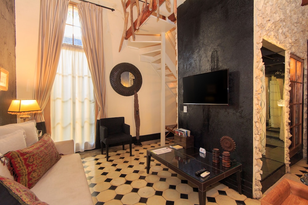 Luxury Room - Photo 18