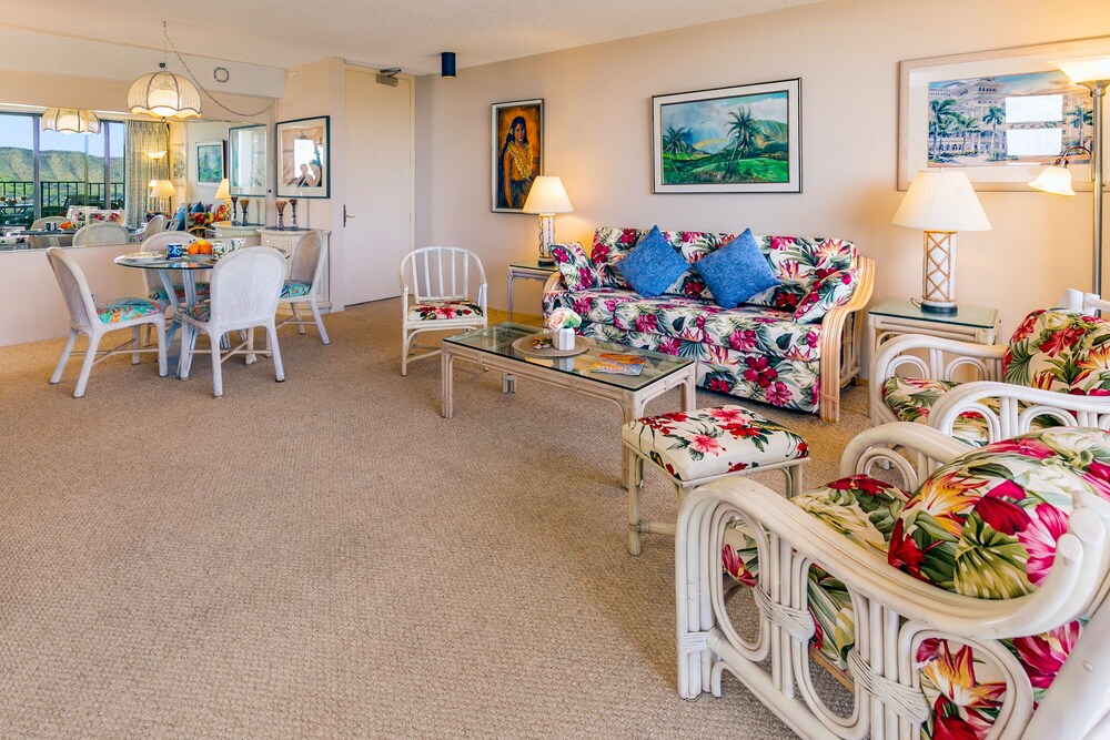 Diamond Head and Ocean views with King Bed and Parking: Apartment, 1 Bedroom, Balcony, Ocean View (0041) photo