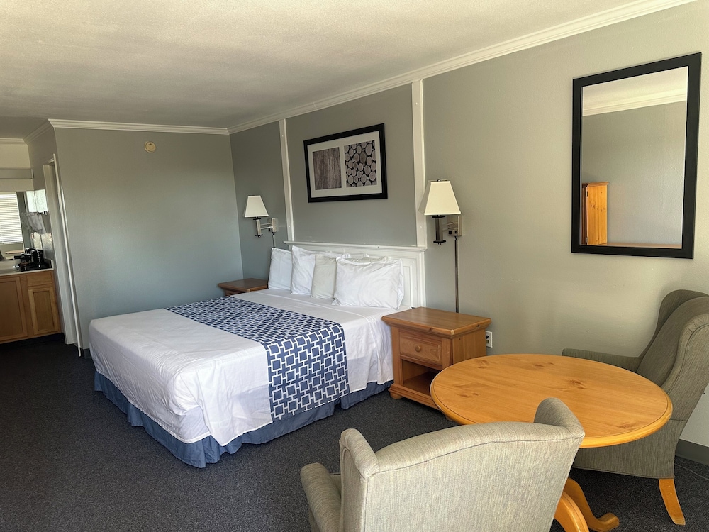 Deluxe Double Room (King Room) photo 1