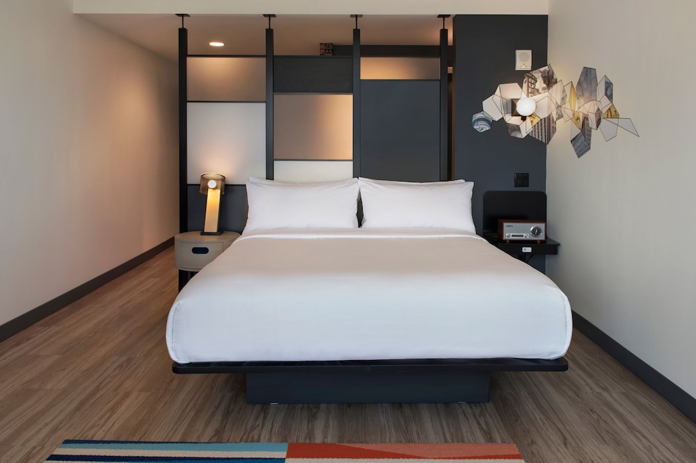 aloft, Room, 1 King Bed - Photo 1