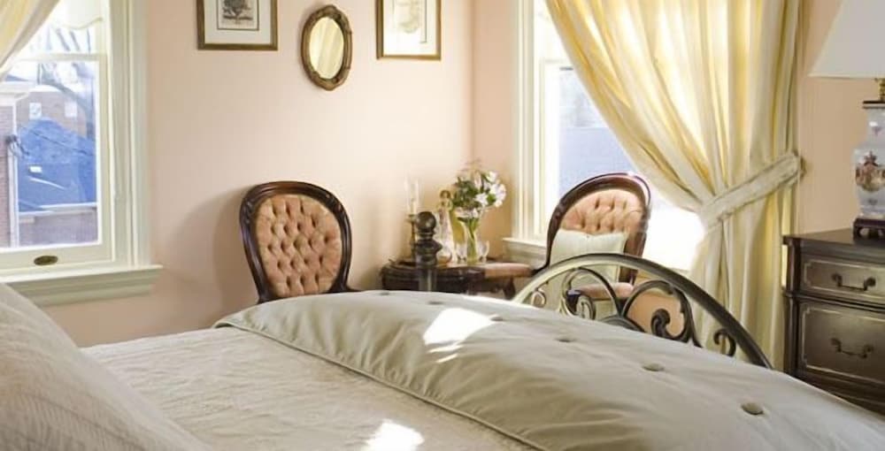 The Victorian Guest Room photo 1