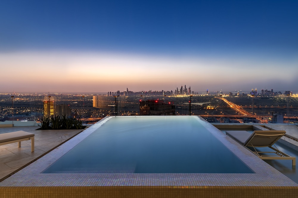4 BED | Sky Villa w/Pool thumbnail 5