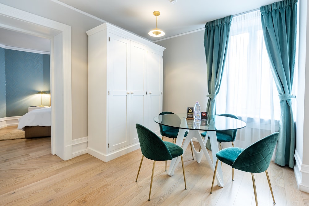 Suite - Photo 7
