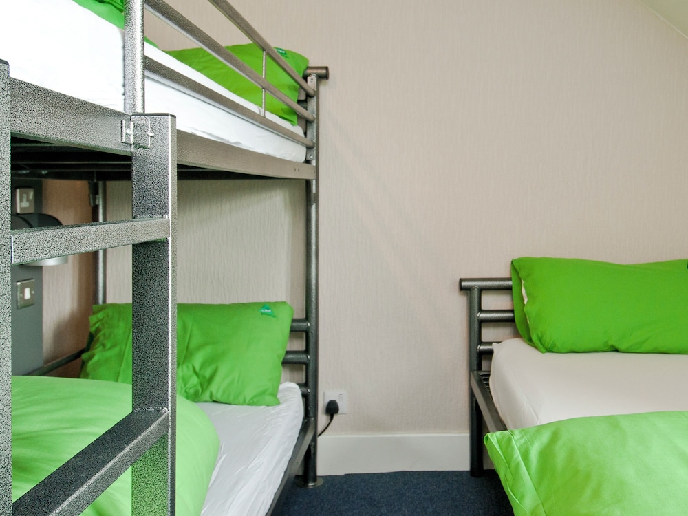 Room (Private, 3 Bed) photo 1